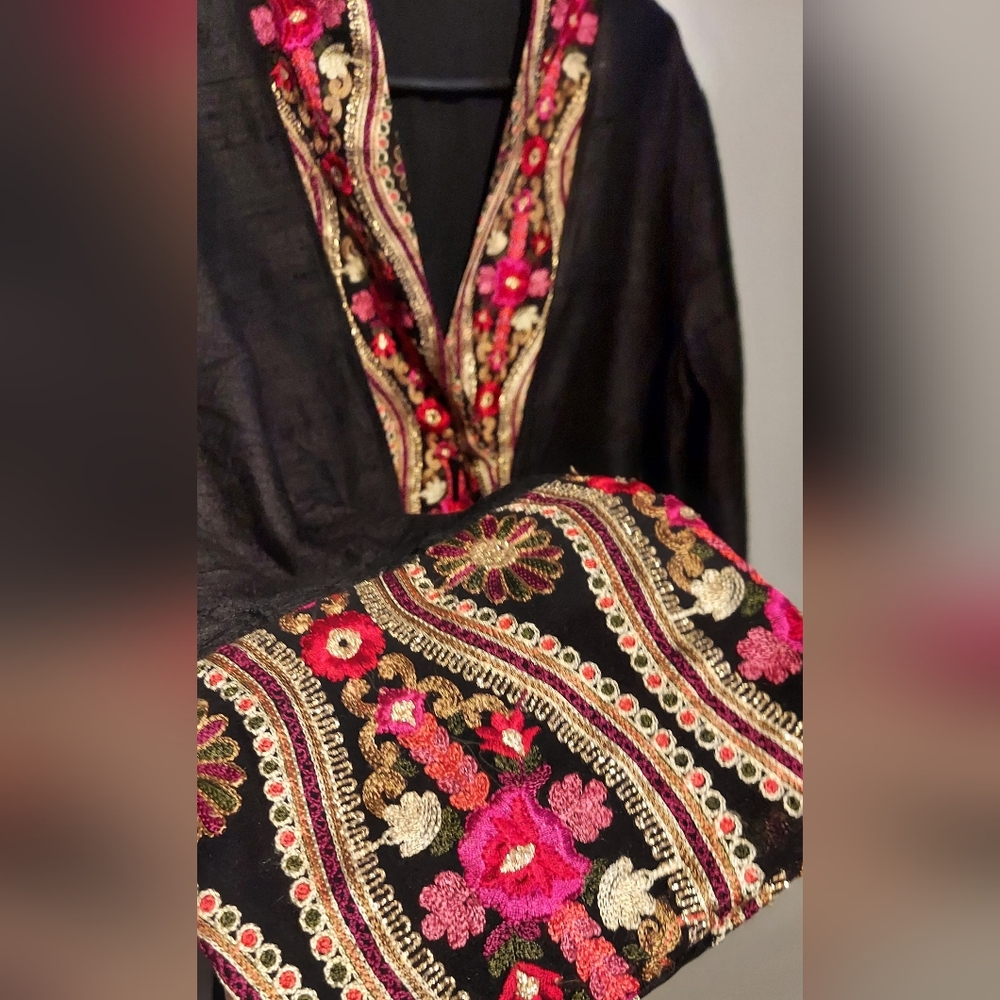 Soft Surroundings 100% Silk Embroidered Floral Kimono Size XL Black Whimsigoth